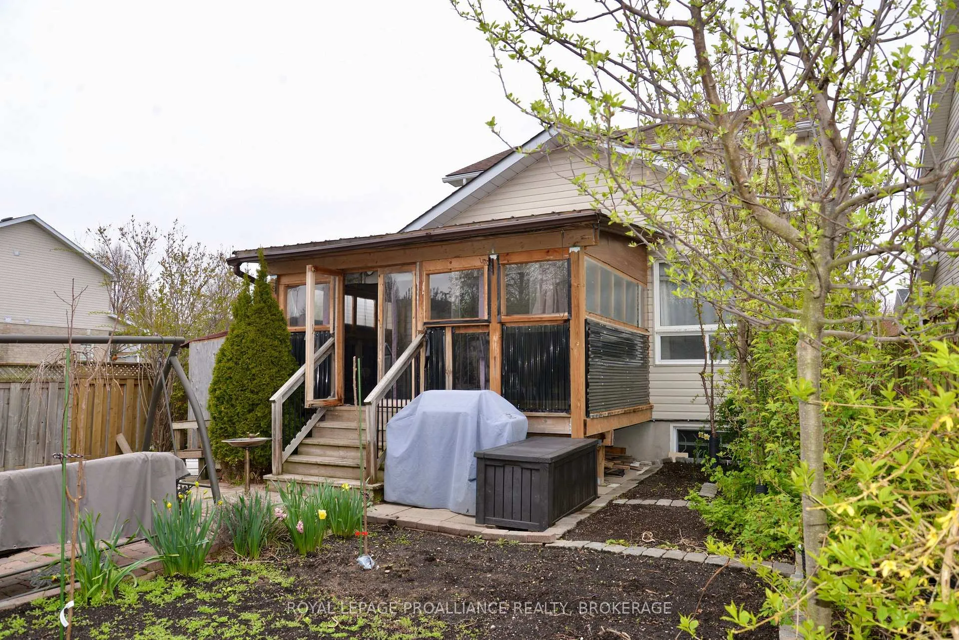 Photo 38 of 1031 Rainbow Crescent, Kingston, Kingston East (Incl Barret Crt) — HOMEH