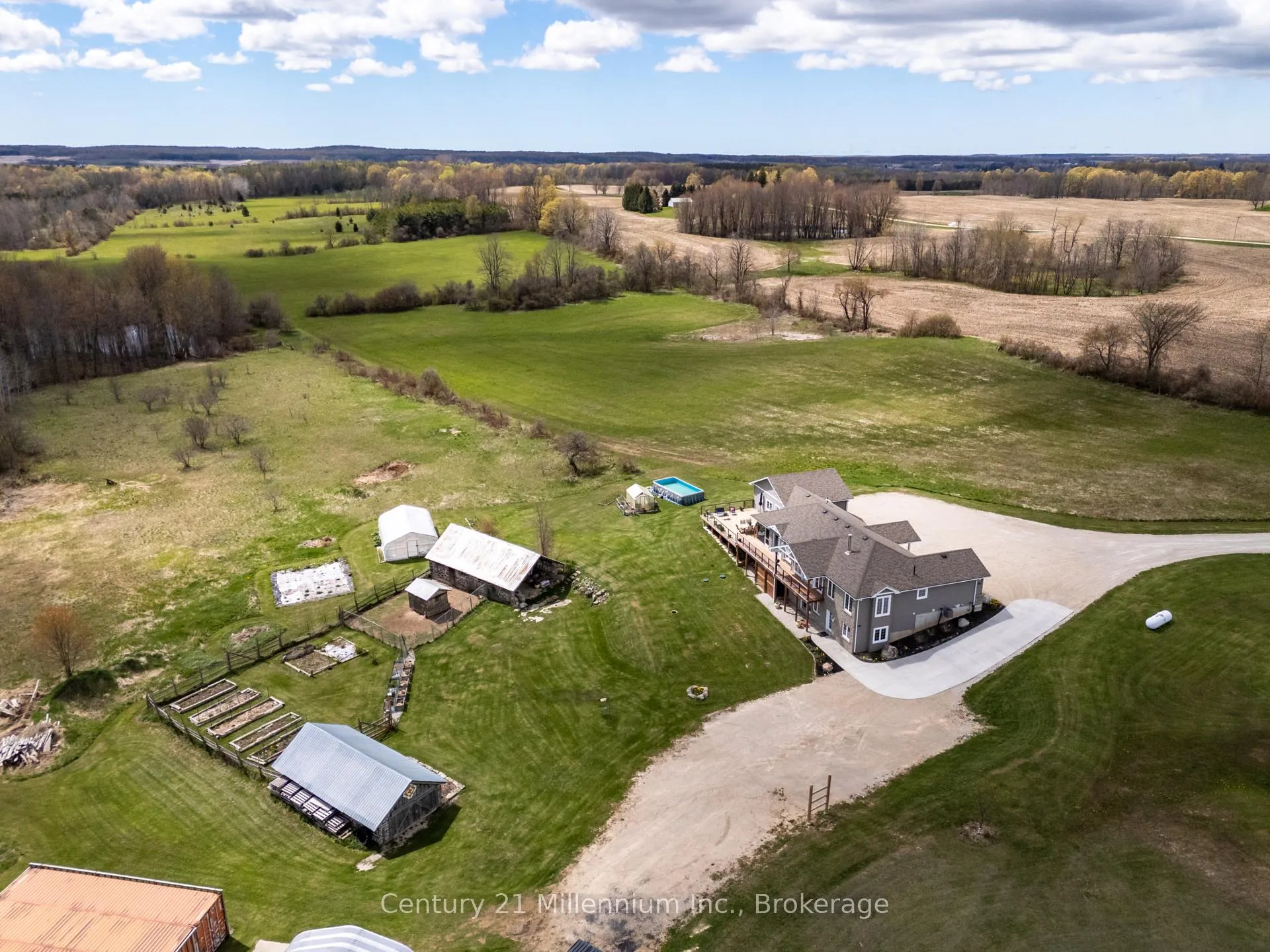 Photo 4 of 316424 Highway 6, Chatsworth — HOMEH