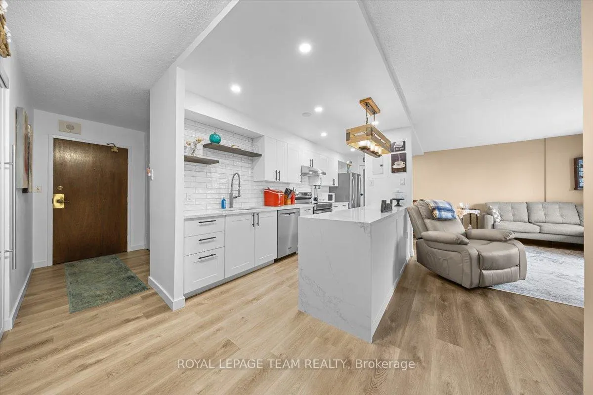 Photo 4 of Unit 204, 1025 Richmond Road, Ottawa, Woodroffe — HOMEH