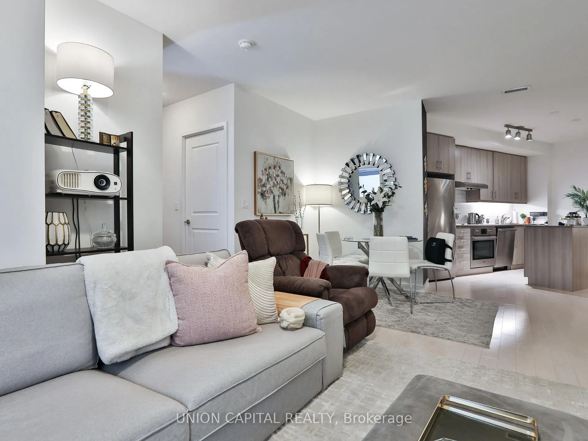 Photo 3 of Unit 404, 1 The Esplanade, Toronto, Waterfront Communities — HOMEH