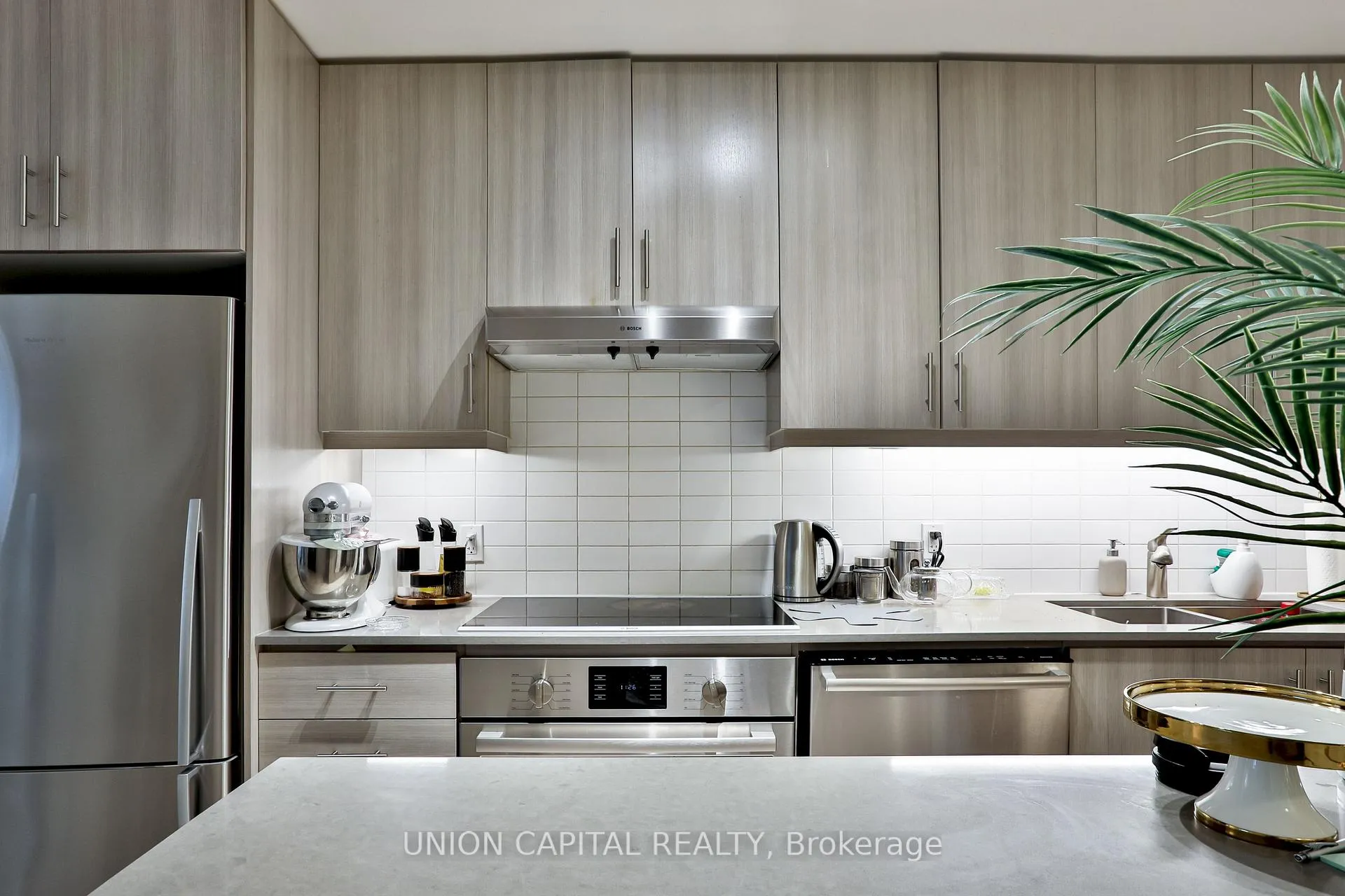 Photo 11 of Unit 404, 1 The Esplanade, Toronto, Waterfront Communities — HOMEH