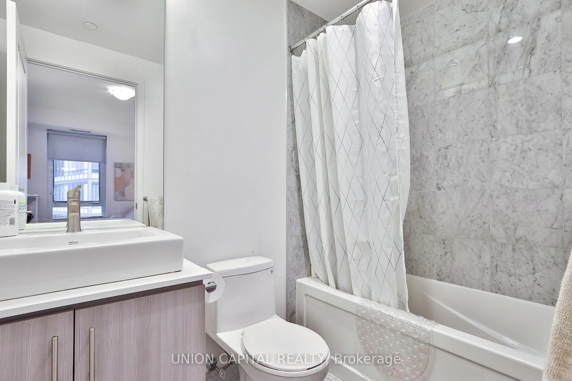 Photo 21 of Unit 404, 1 The Esplanade, Toronto, Waterfront Communities — HOMEH