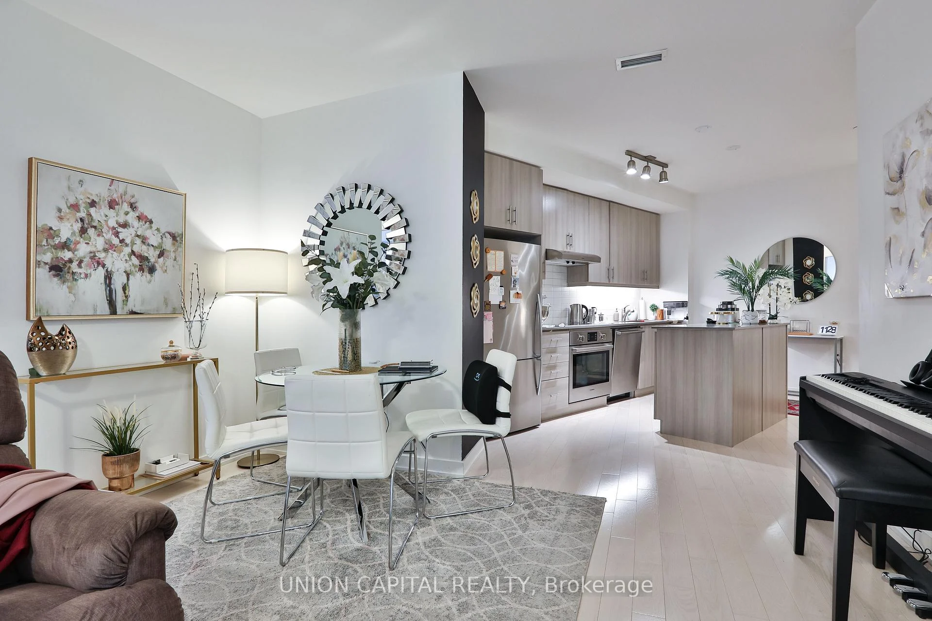 Photo 2 of Unit 404, 1 The Esplanade, Toronto, Waterfront Communities — HOMEH