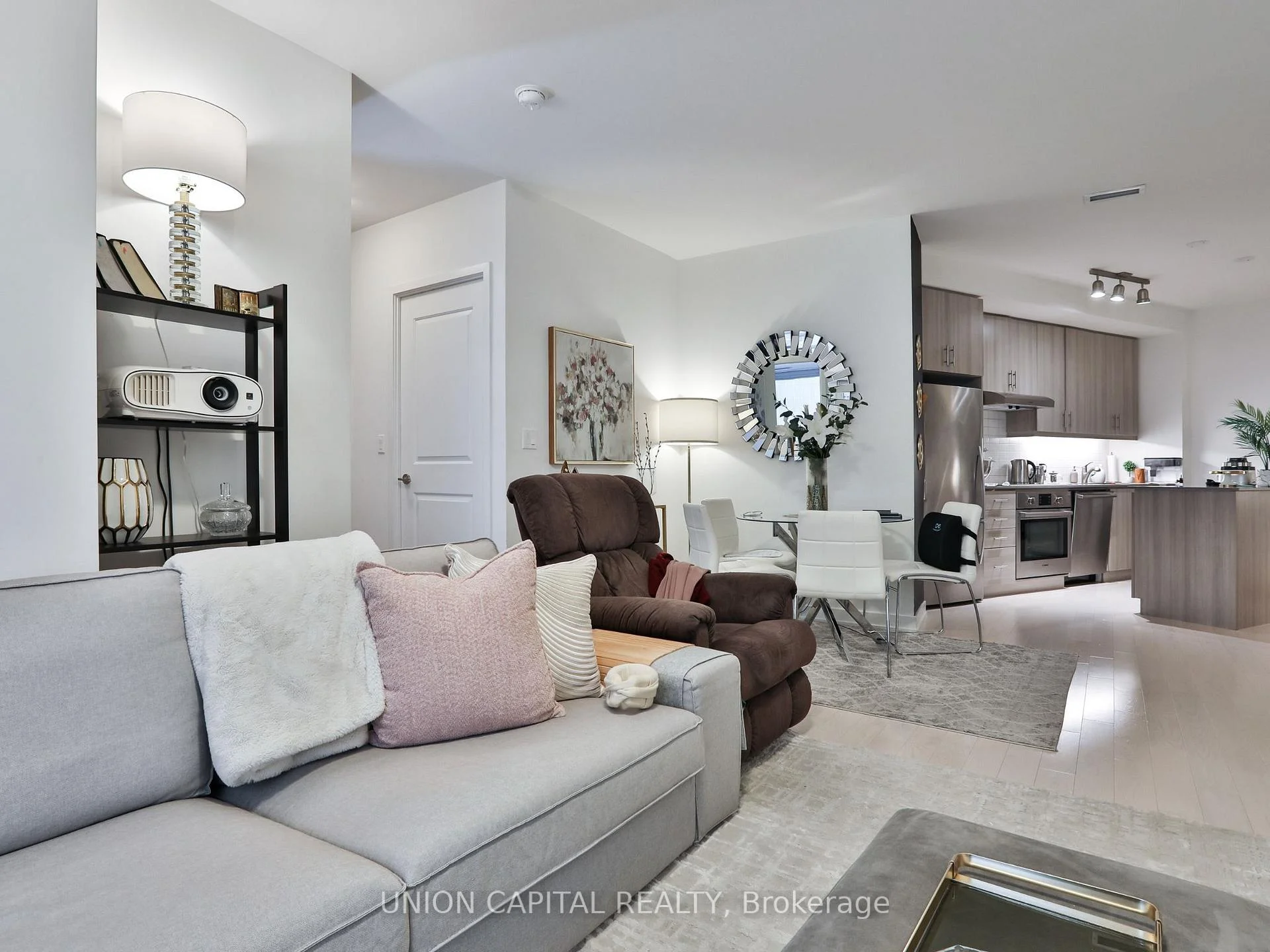 Photo 5 of Unit 404, 1 The Esplanade, Toronto, Waterfront Communities — HOMEH