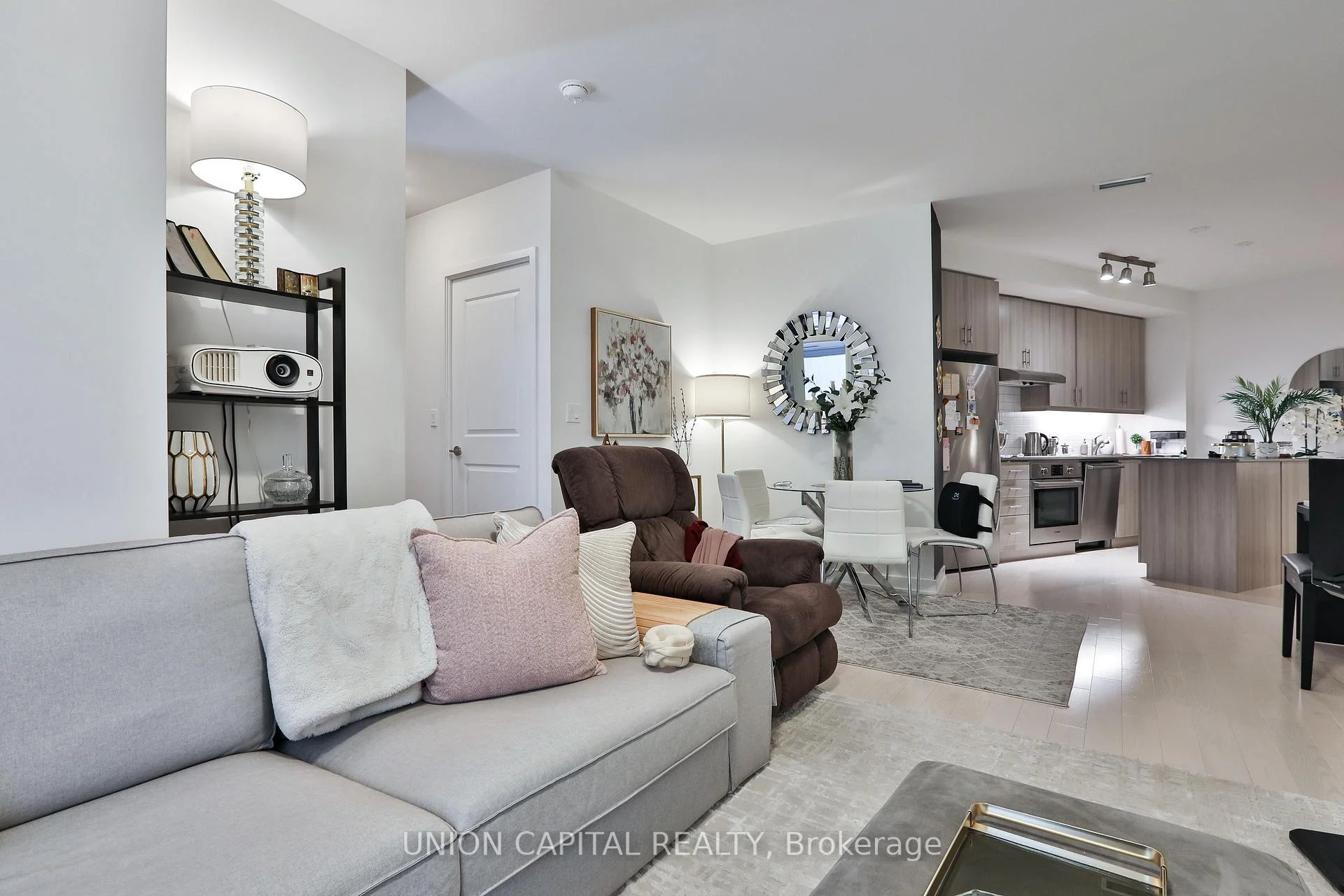 Photo 6 of Unit 404, 1 The Esplanade, Toronto, Waterfront Communities — HOMEH