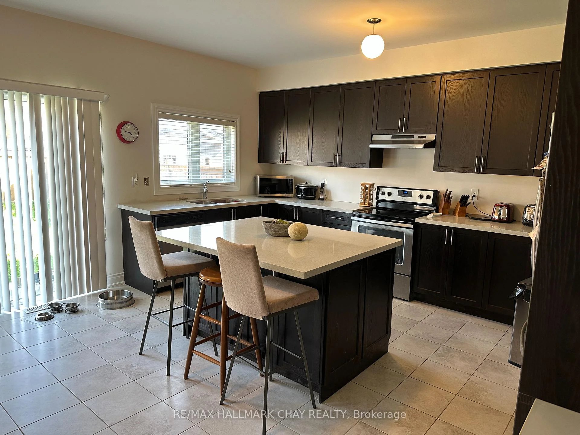 Photo 2 of 962 Cole Street, Innisfil, Rural Innisfil — HOMEH