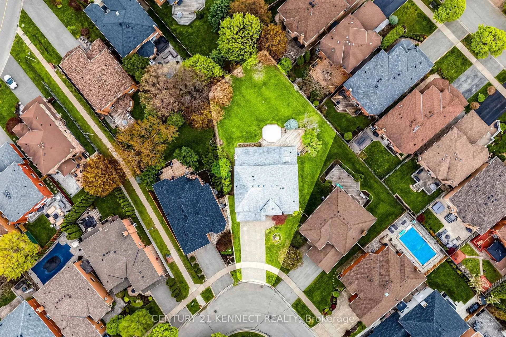 Photo 2 of 53 Grenadier Crescent, Vaughan, Beverley Glen — HOMEH