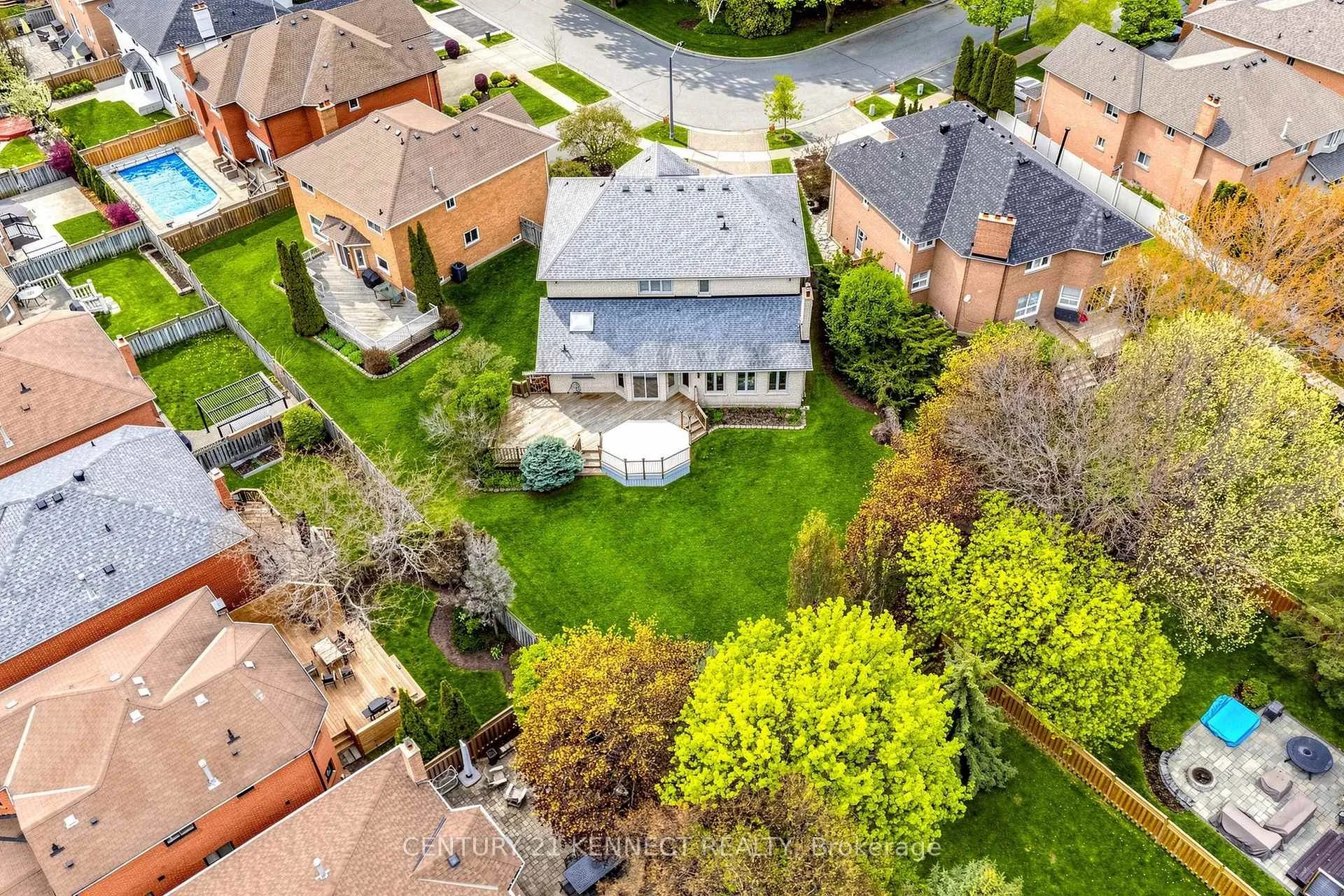 Photo 3 of 53 Grenadier Crescent, Vaughan, Beverley Glen — HOMEH