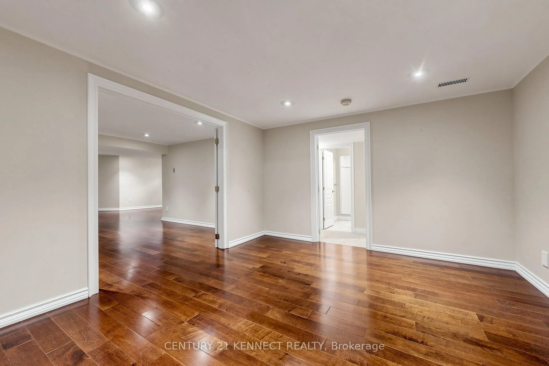 Photo 32 of 53 Grenadier Crescent, Vaughan, Beverley Glen — HOMEH