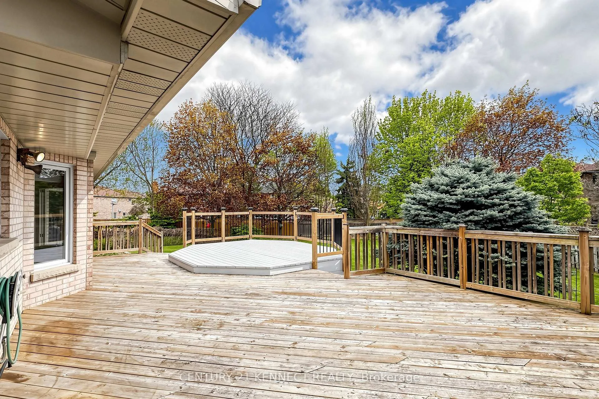 Photo 38 of 53 Grenadier Crescent, Vaughan, Beverley Glen — HOMEH