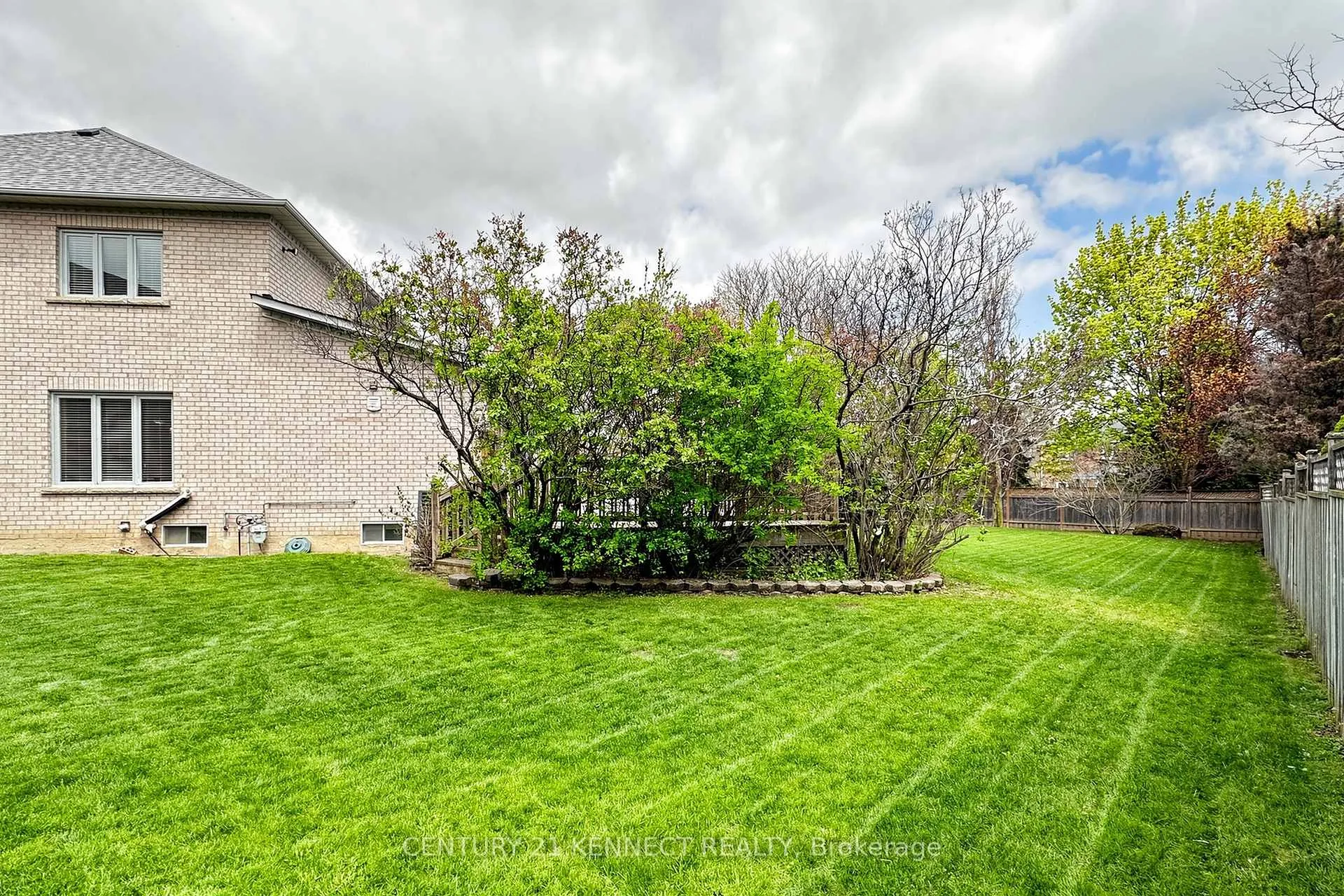 Photo 41 of 53 Grenadier Crescent, Vaughan, Beverley Glen — HOMEH