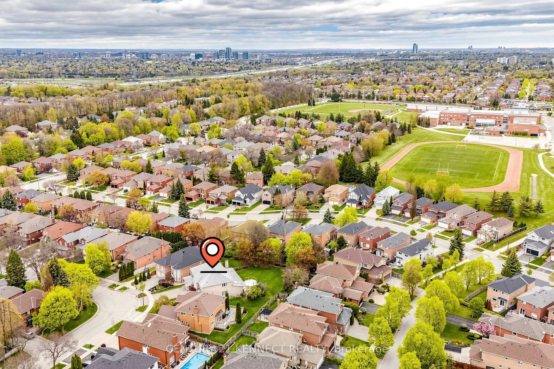 Photo 42 of 53 Grenadier Crescent, Vaughan, Beverley Glen — HOMEH