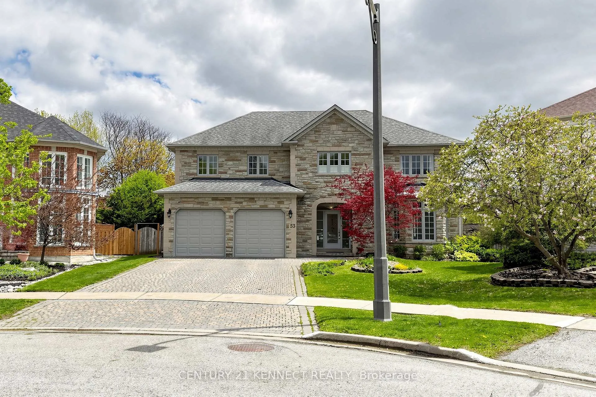 Photo 43 of 53 Grenadier Crescent, Vaughan, Beverley Glen — HOMEH