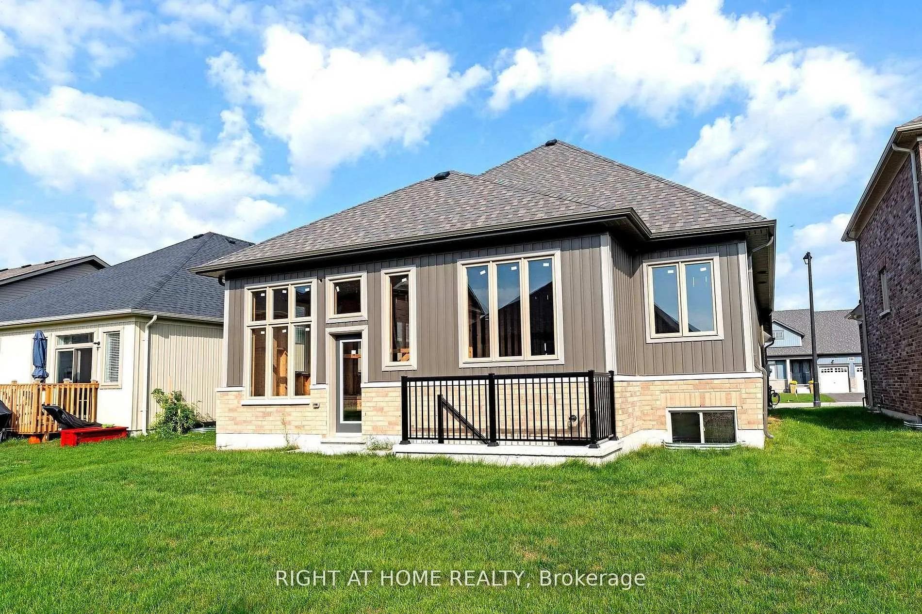 Photo 10 of 245 Wilcox Drive, Clearview, Stayner — HOMEH