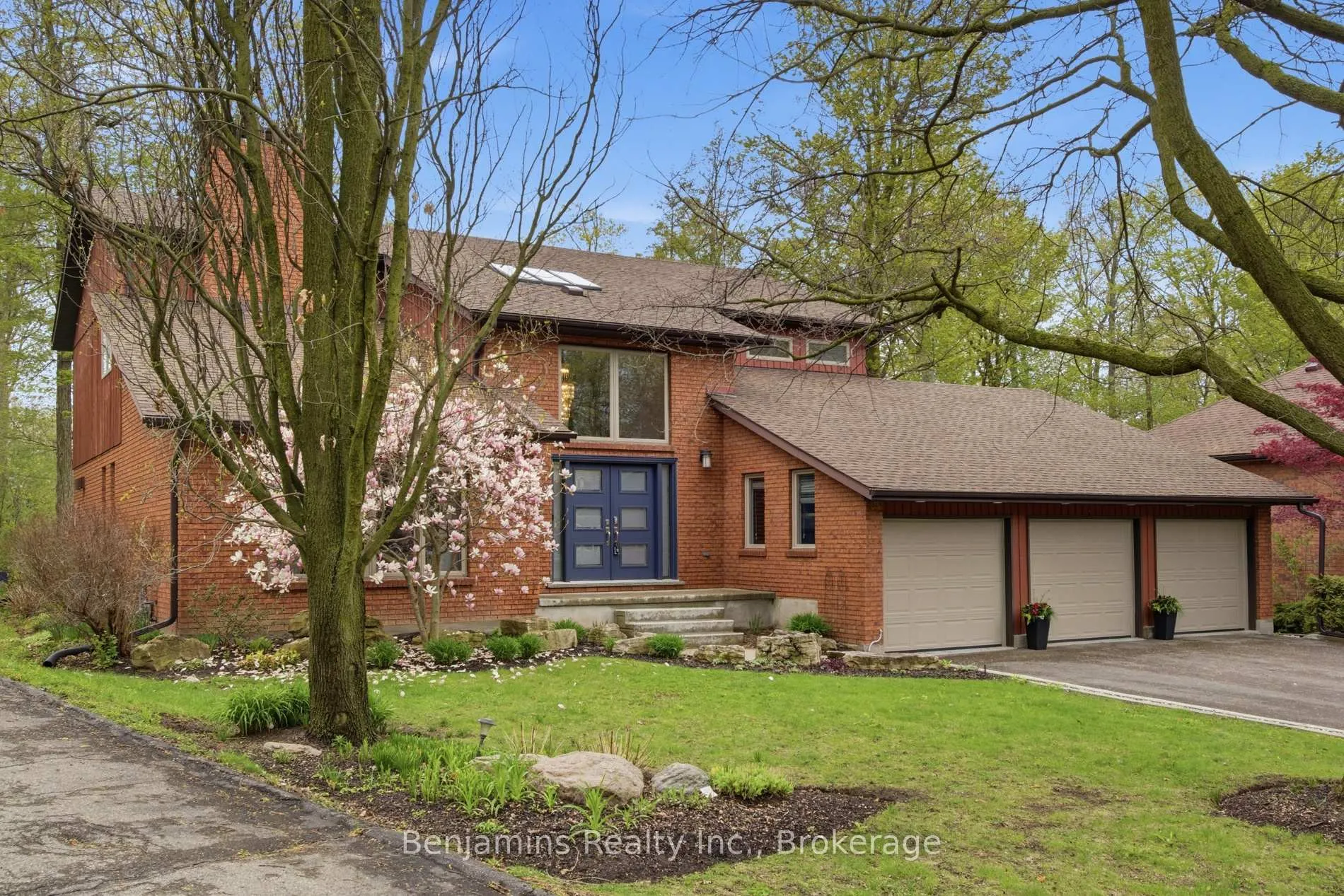 Photo 2 of 20 Huntingdale Place, Kitchener, Idlewood — HOMEH