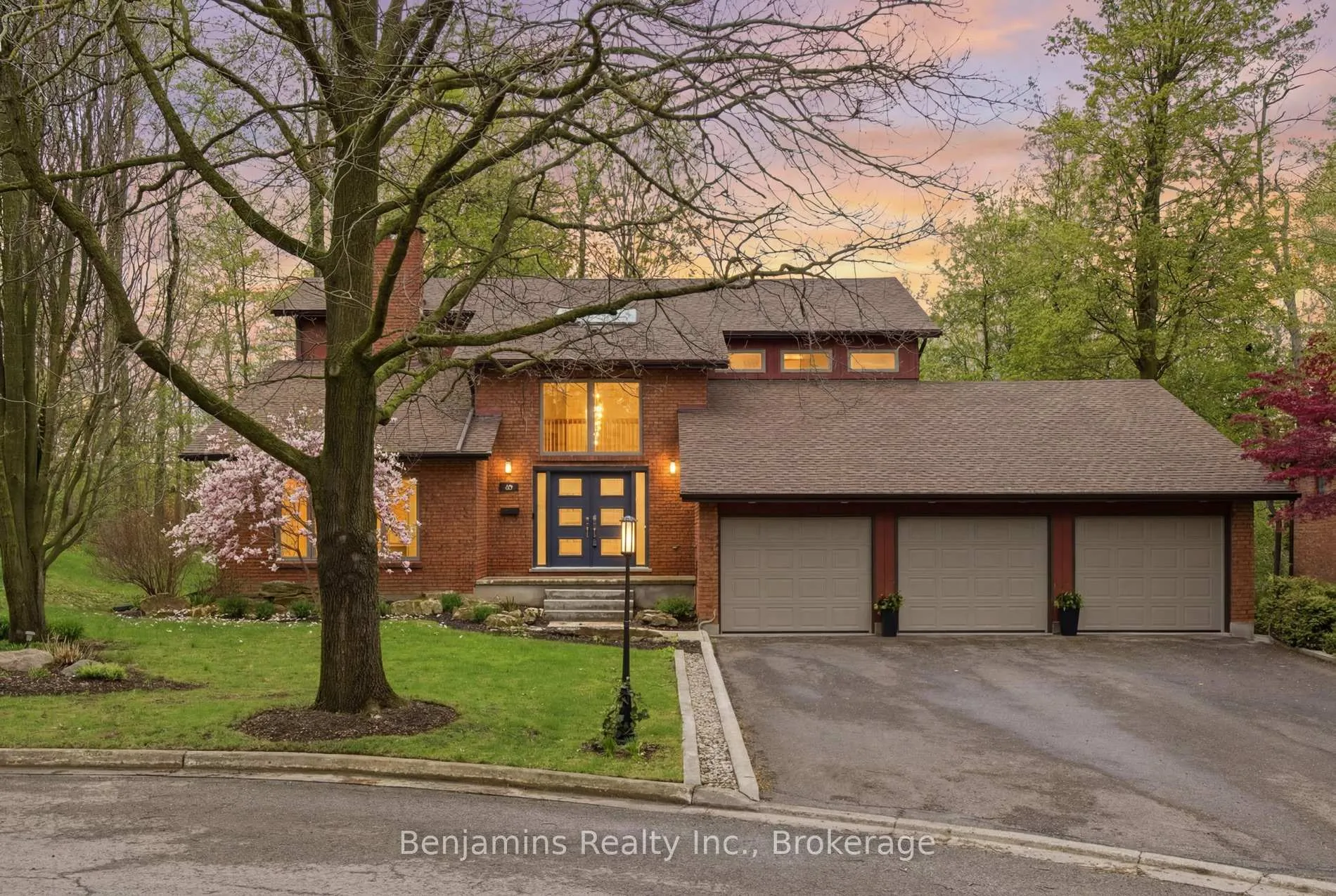 Photo 3 of 20 Huntingdale Place, Kitchener, Idlewood — HOMEH
