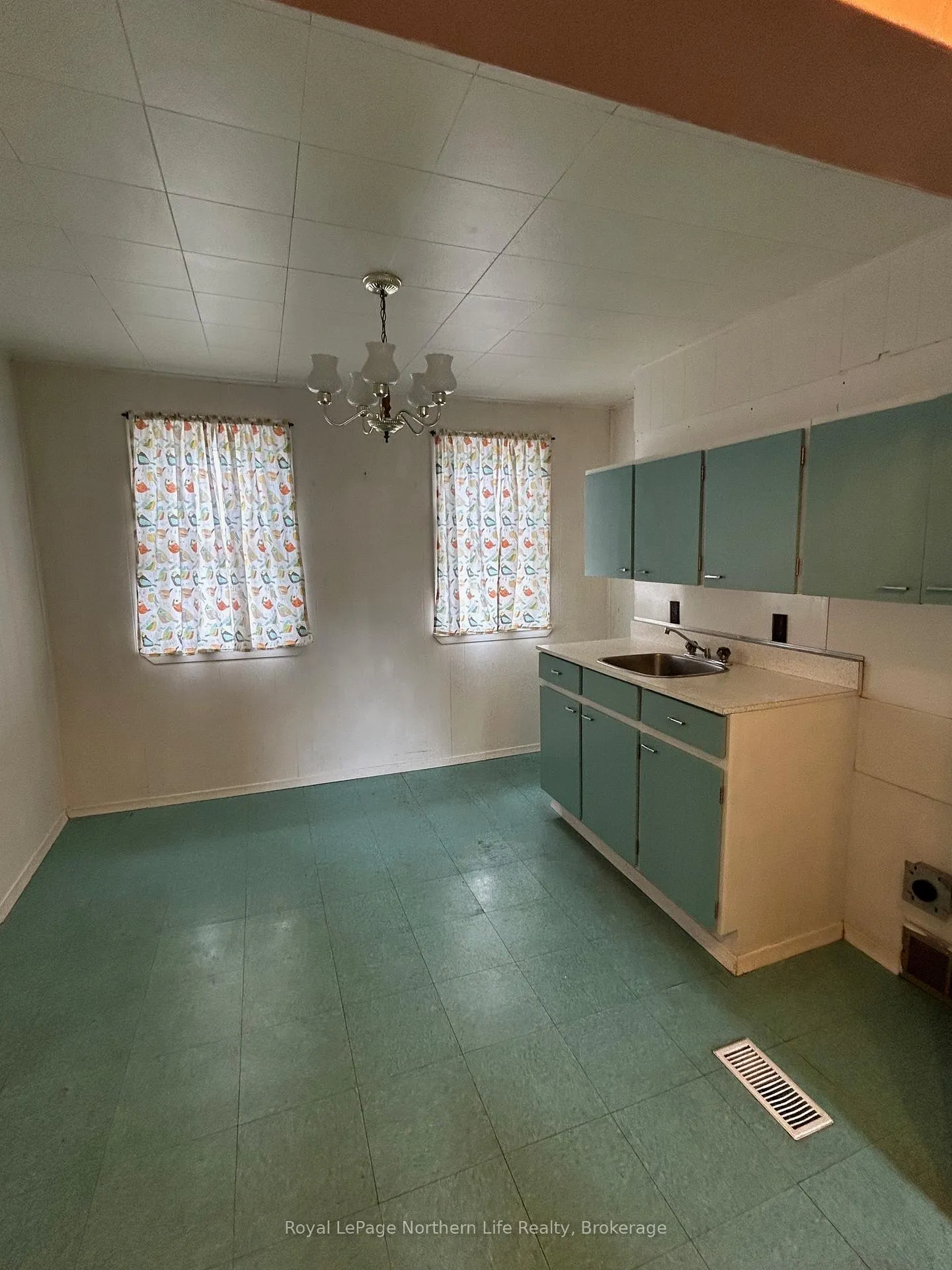 Photo 6 of 772 Algonquin Avenue, North Bay, Central — HOMEH