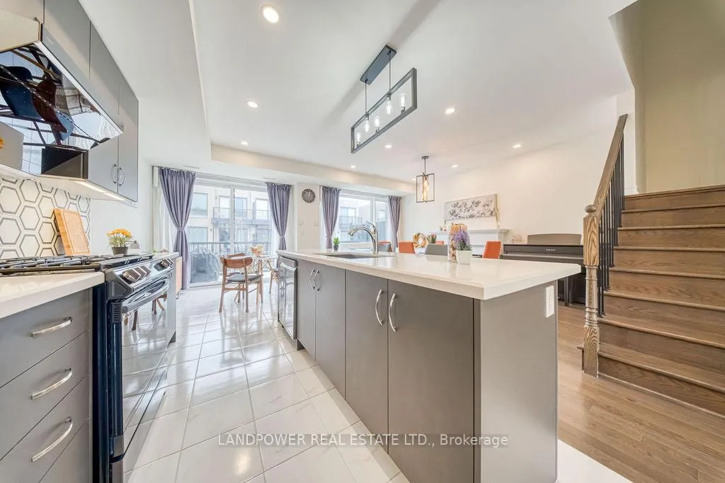 Photo 5 of 43 Lord Melborne Street, Markham, Victoria Square — HOMEH