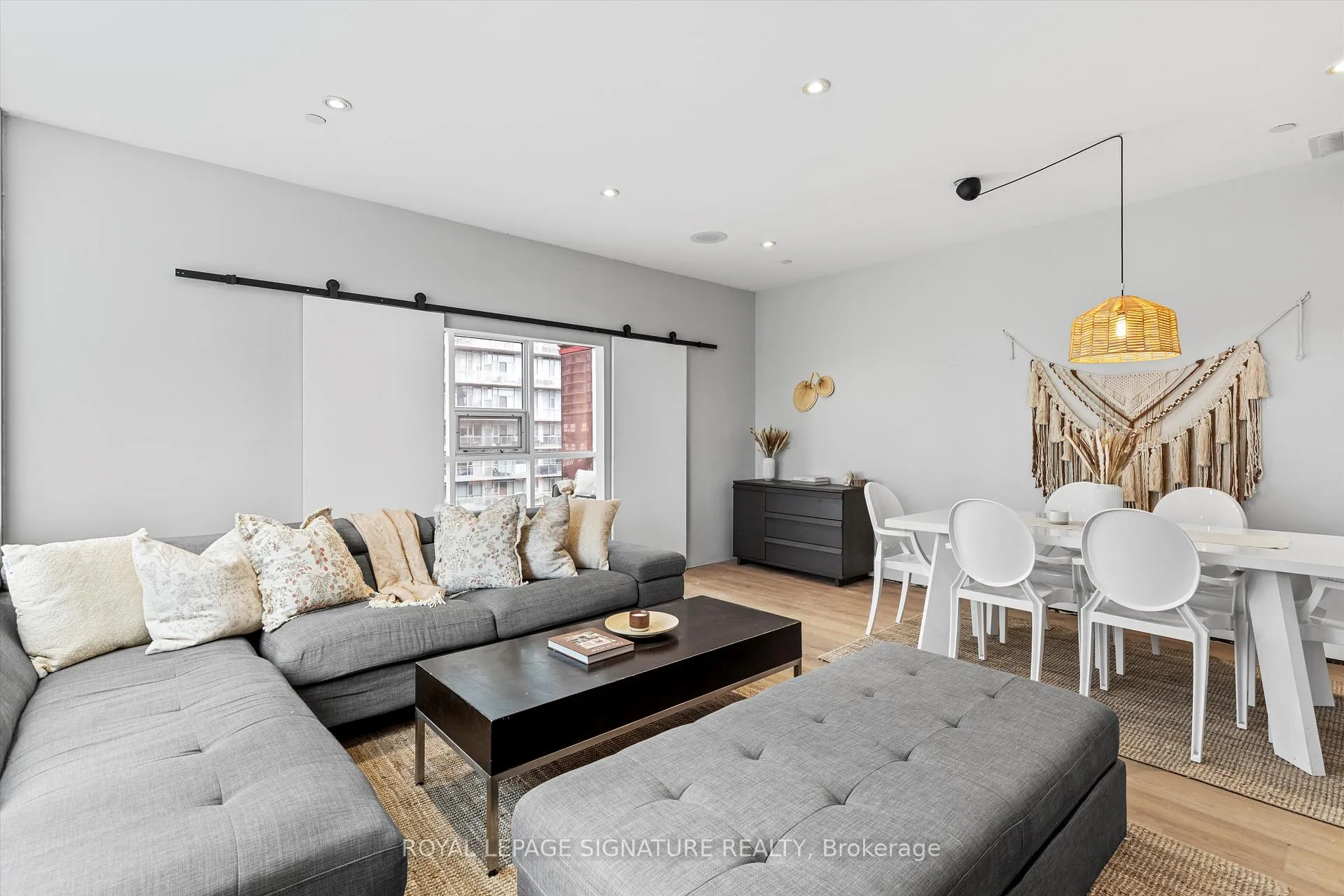 Front of Unit 1201, 393 King Street W