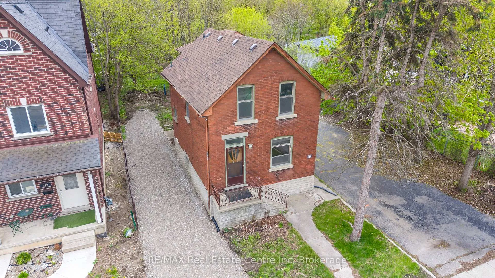 Photo 3 of 123 Elizabeth Street, Guelph, St. Patrick's Ward — HOMEH