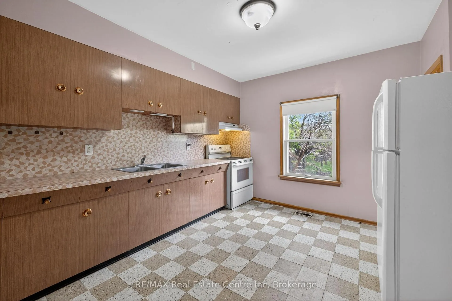 Photo 11 of 123 Elizabeth Street, Guelph, St. Patrick's Ward — HOMEH
