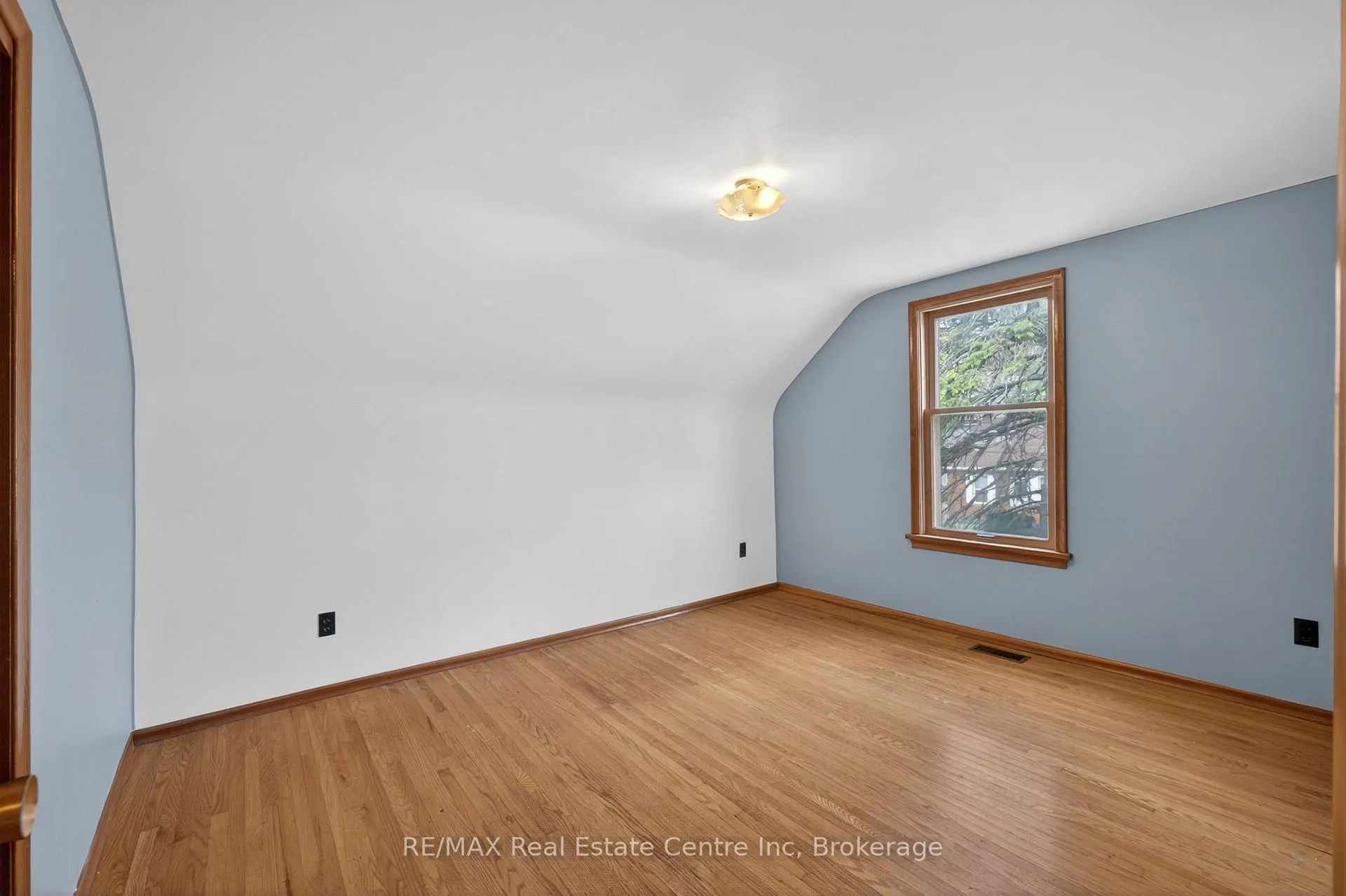Photo 21 of 123 Elizabeth Street, Guelph, St. Patrick's Ward — HOMEH