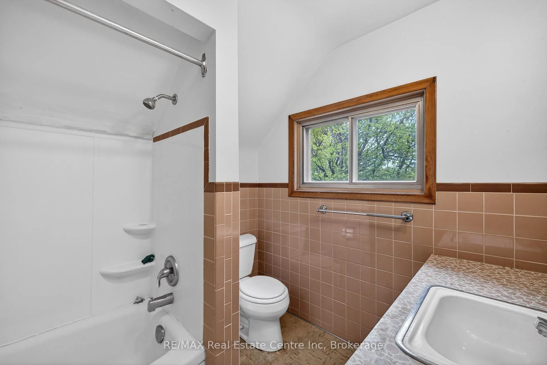 Photo 24 of 123 Elizabeth Street, Guelph, St. Patrick's Ward — HOMEH
