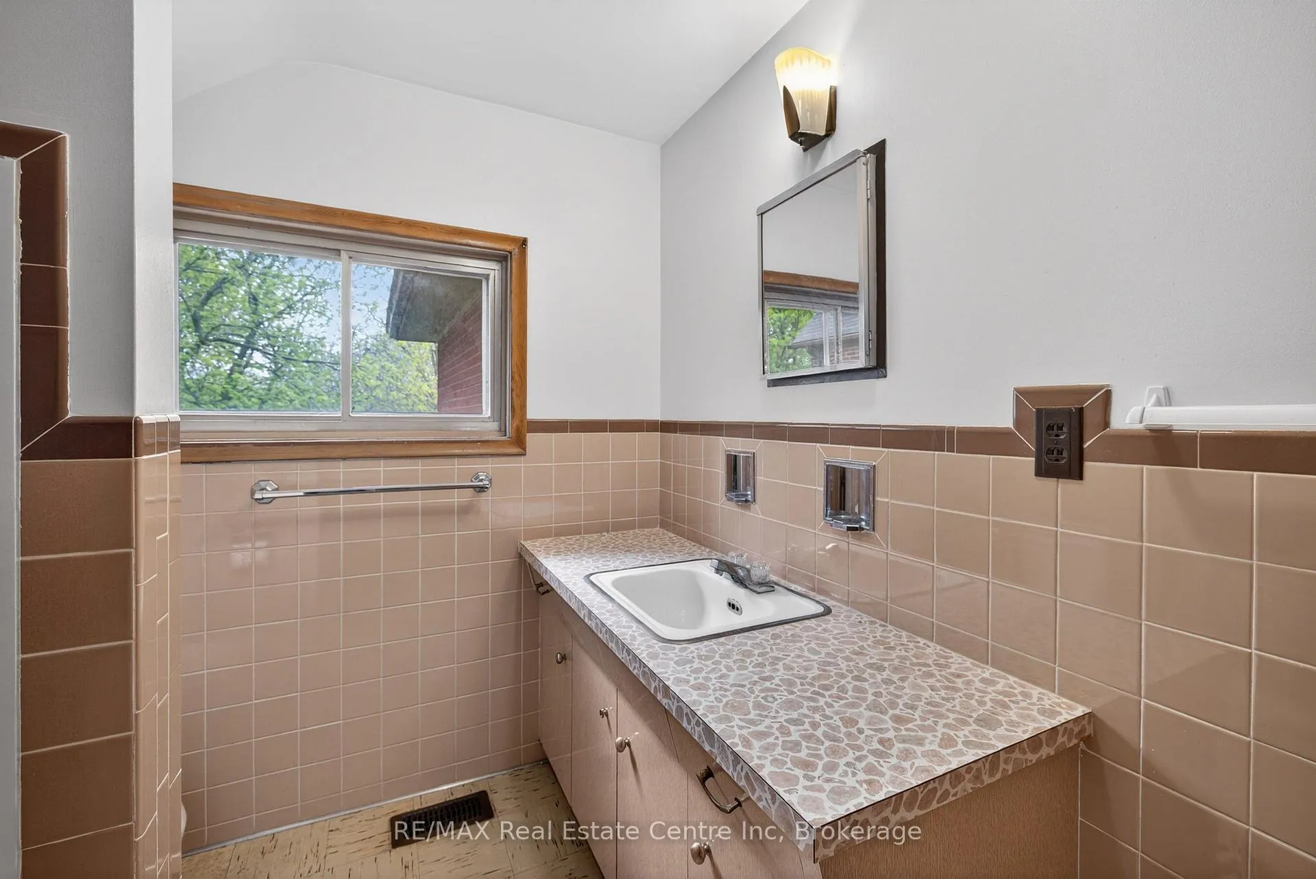 Photo 25 of 123 Elizabeth Street, Guelph, St. Patrick's Ward — HOMEH