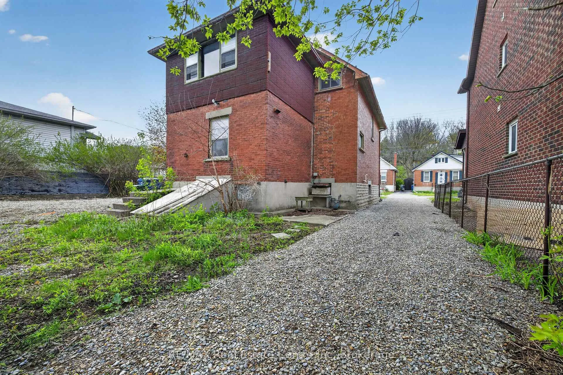 Photo 38 of 123 Elizabeth Street, Guelph, St. Patrick's Ward — HOMEH