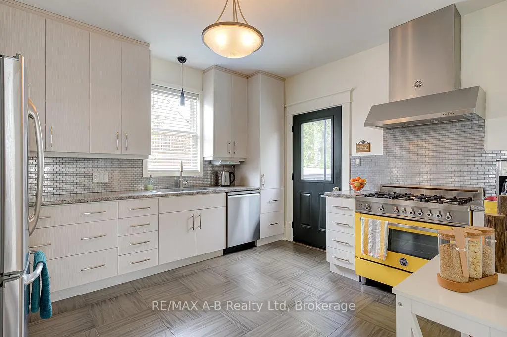 Photo 18 of 124 Cambria Street, Stratford — HOMEH