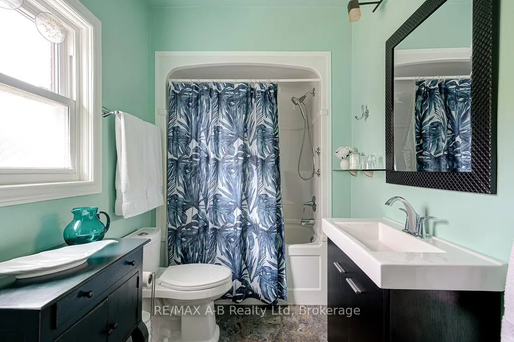 Photo 31 of 124 Cambria Street, Stratford — HOMEH
