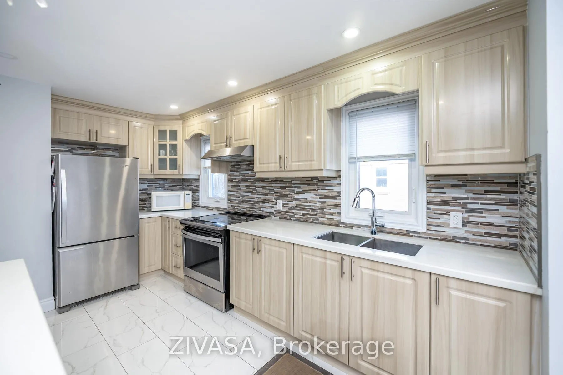 Photo 7 of 21 Eaton Place, Hamilton, McQuesten — HOMEH