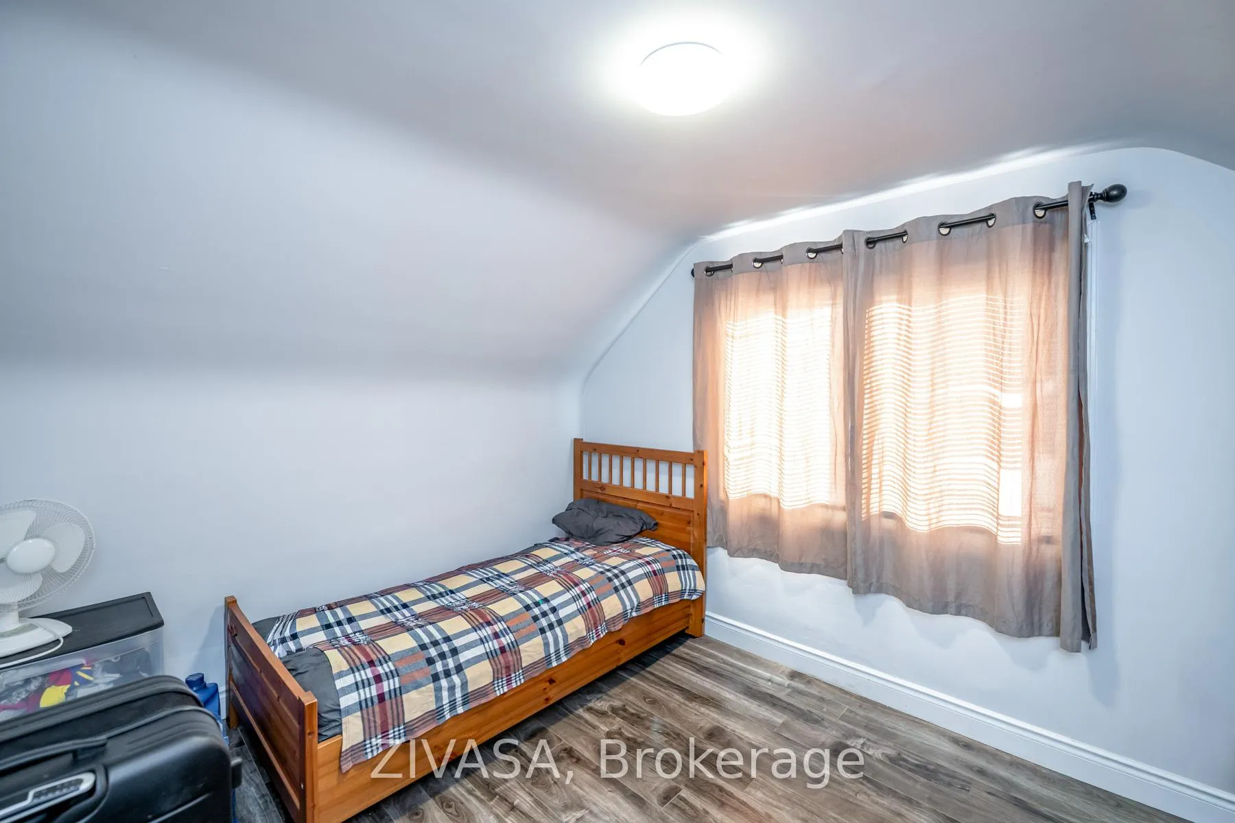 Photo 11 of 21 Eaton Place, Hamilton, McQuesten — HOMEH