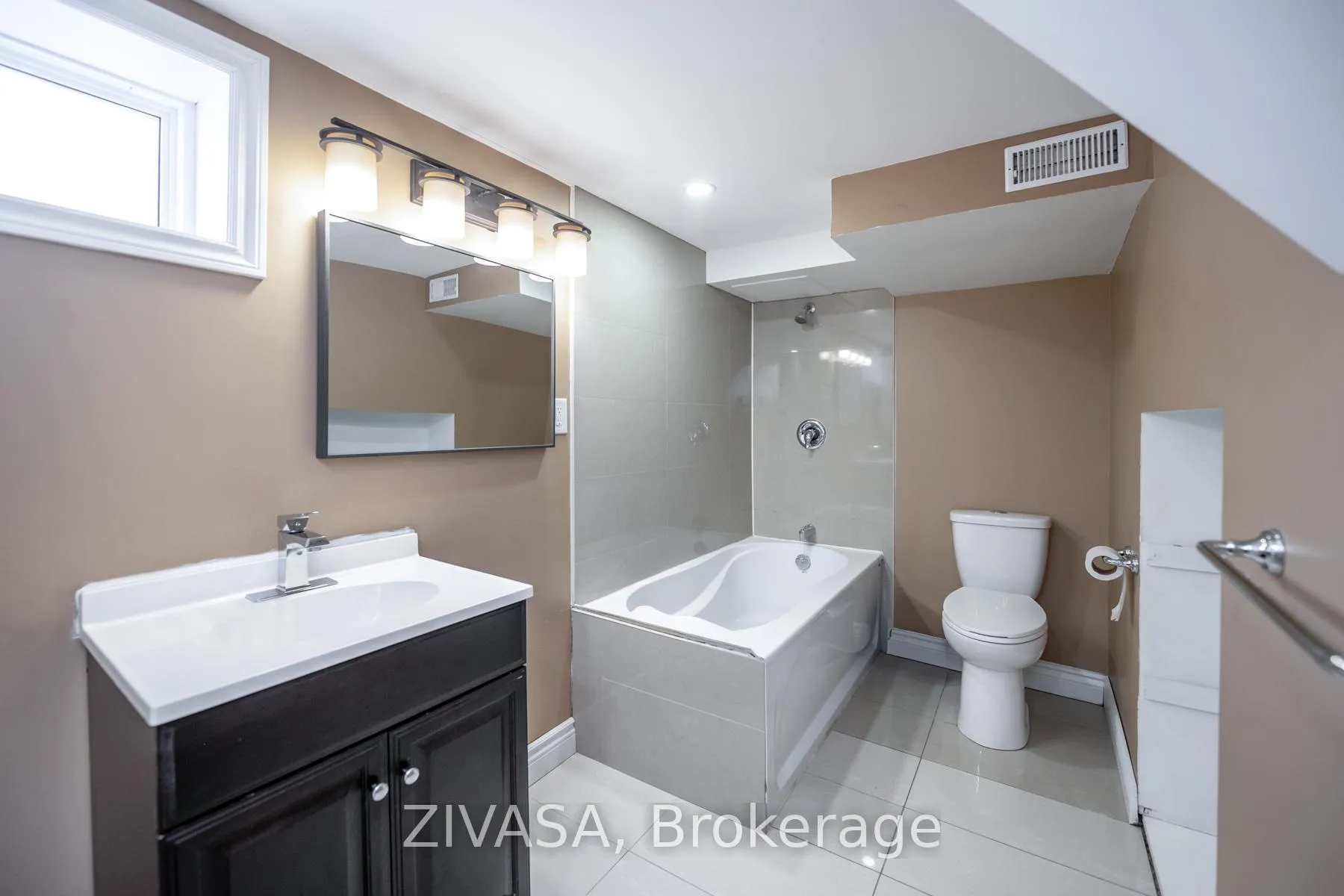 Photo 18 of 21 Eaton Place, Hamilton, McQuesten — HOMEH