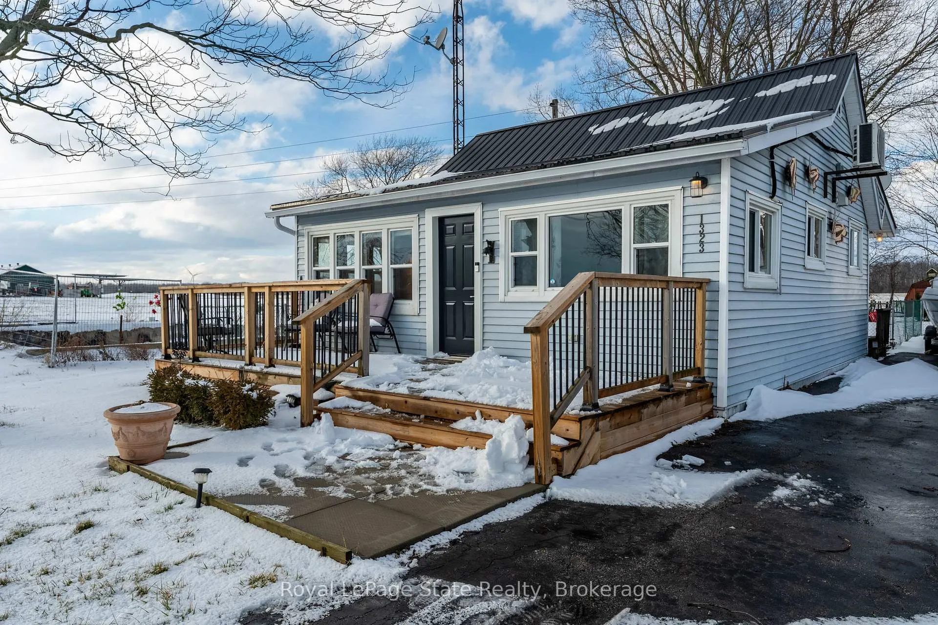 Photo 16 of 1323 Lakeshore Road, Haldimand — HOMEH