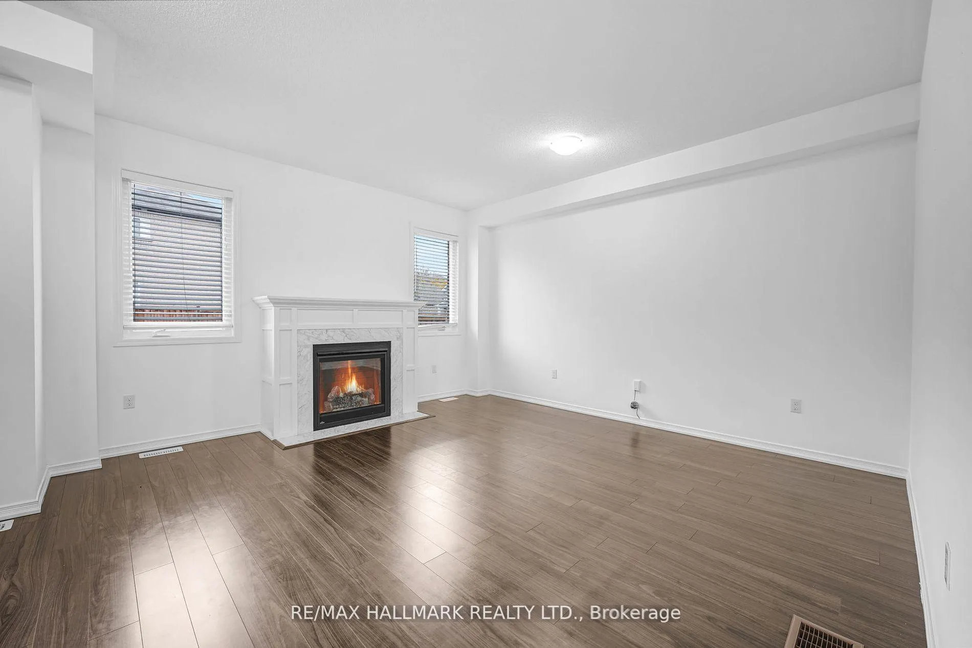 Photo 5 of 164 Birkhall Place, Barrie, Innis-Shore — HOMEH