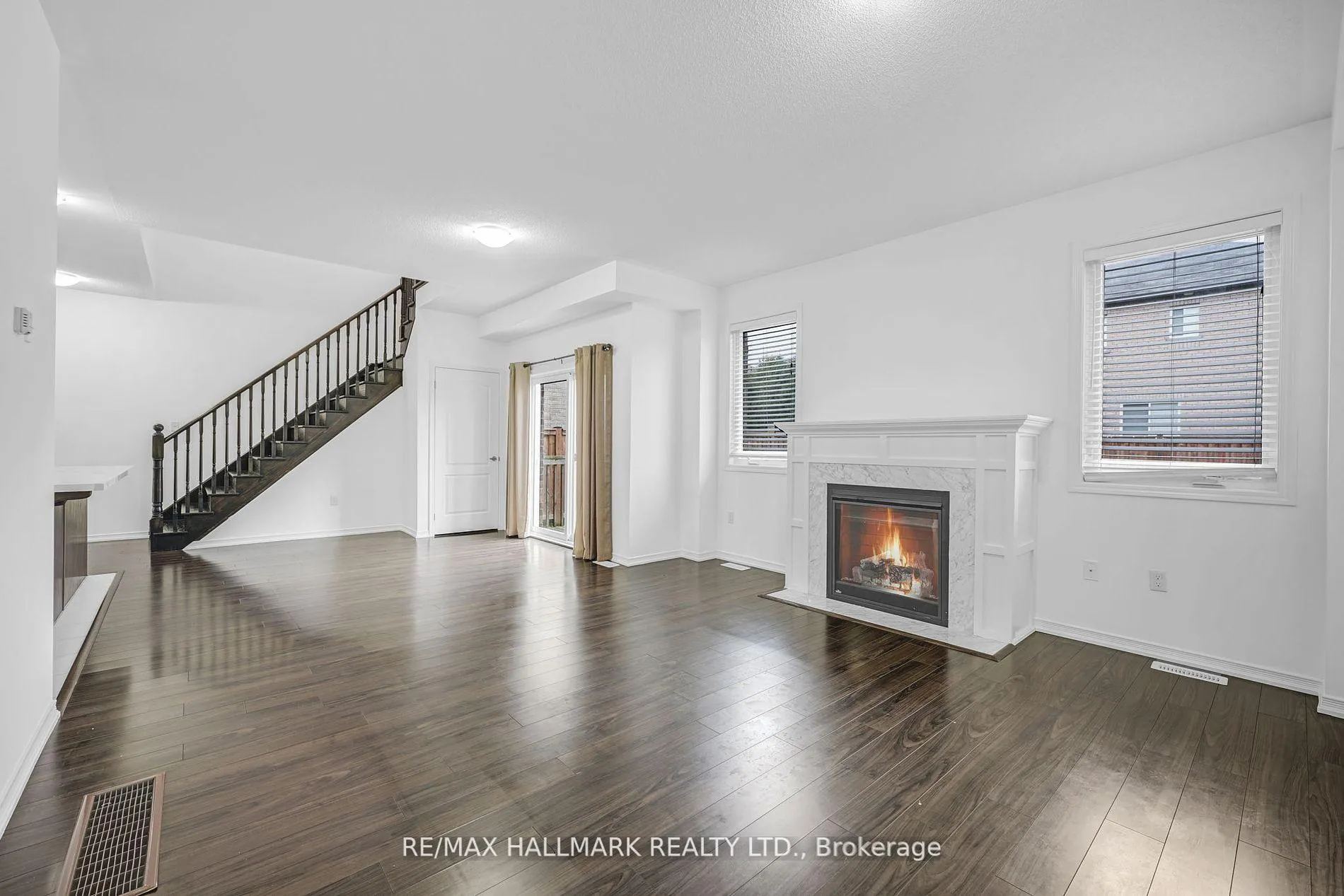 Photo 6 of 164 Birkhall Place, Barrie, Innis-Shore — HOMEH