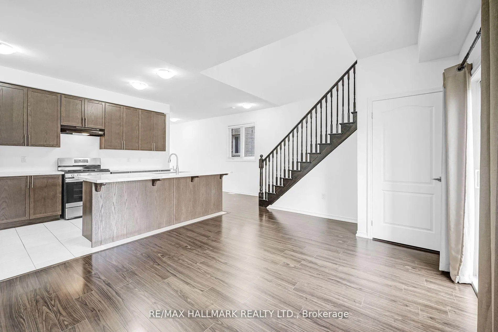 Photo 14 of 164 Birkhall Place, Barrie, Innis-Shore — HOMEH