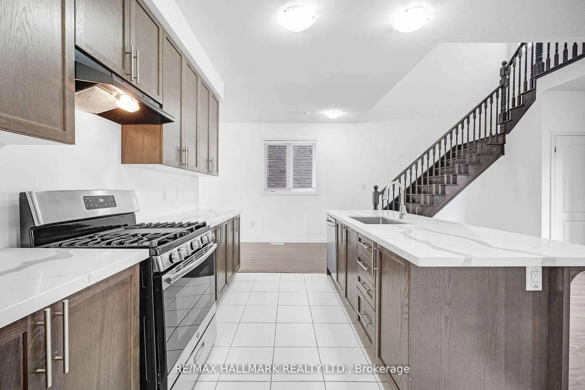 Photo 16 of 164 Birkhall Place, Barrie, Innis-Shore — HOMEH