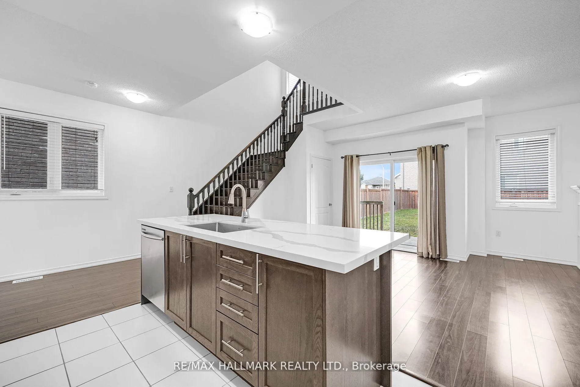 Photo 17 of 164 Birkhall Place, Barrie, Innis-Shore — HOMEH