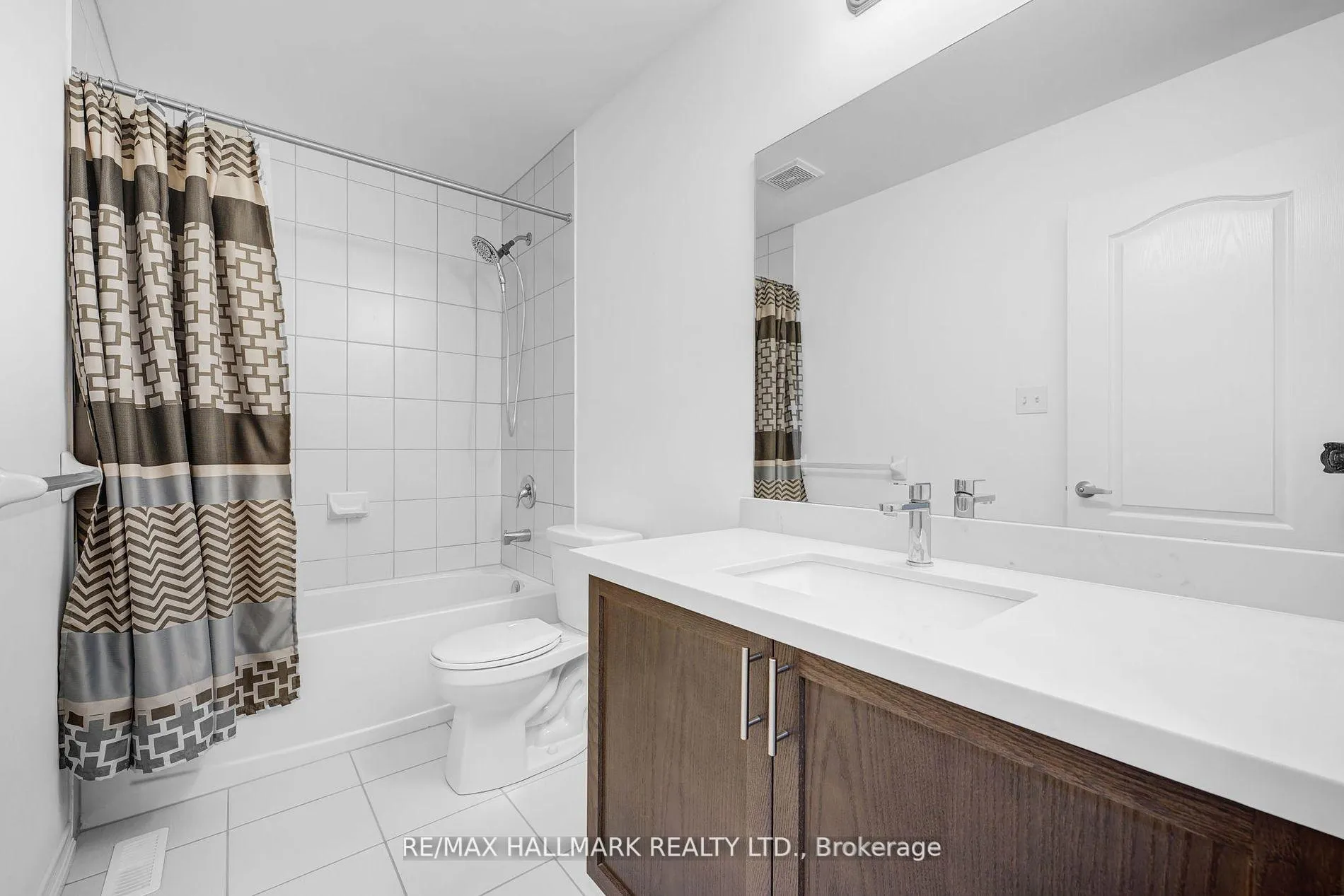 Photo 21 of 164 Birkhall Place, Barrie, Innis-Shore — HOMEH