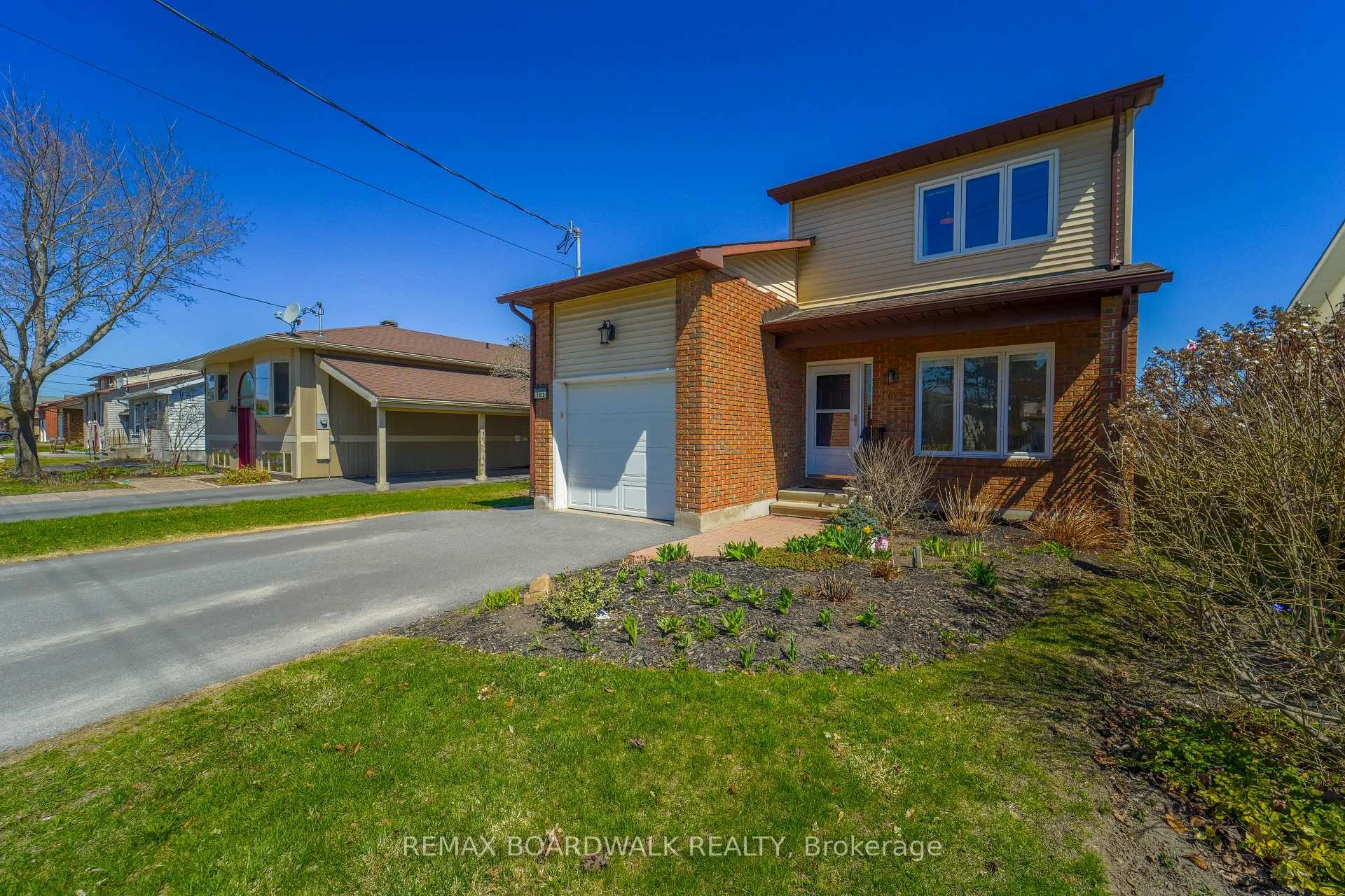 Photo 1 of 102 Seventh Avenue, Arnprior — HOMEH