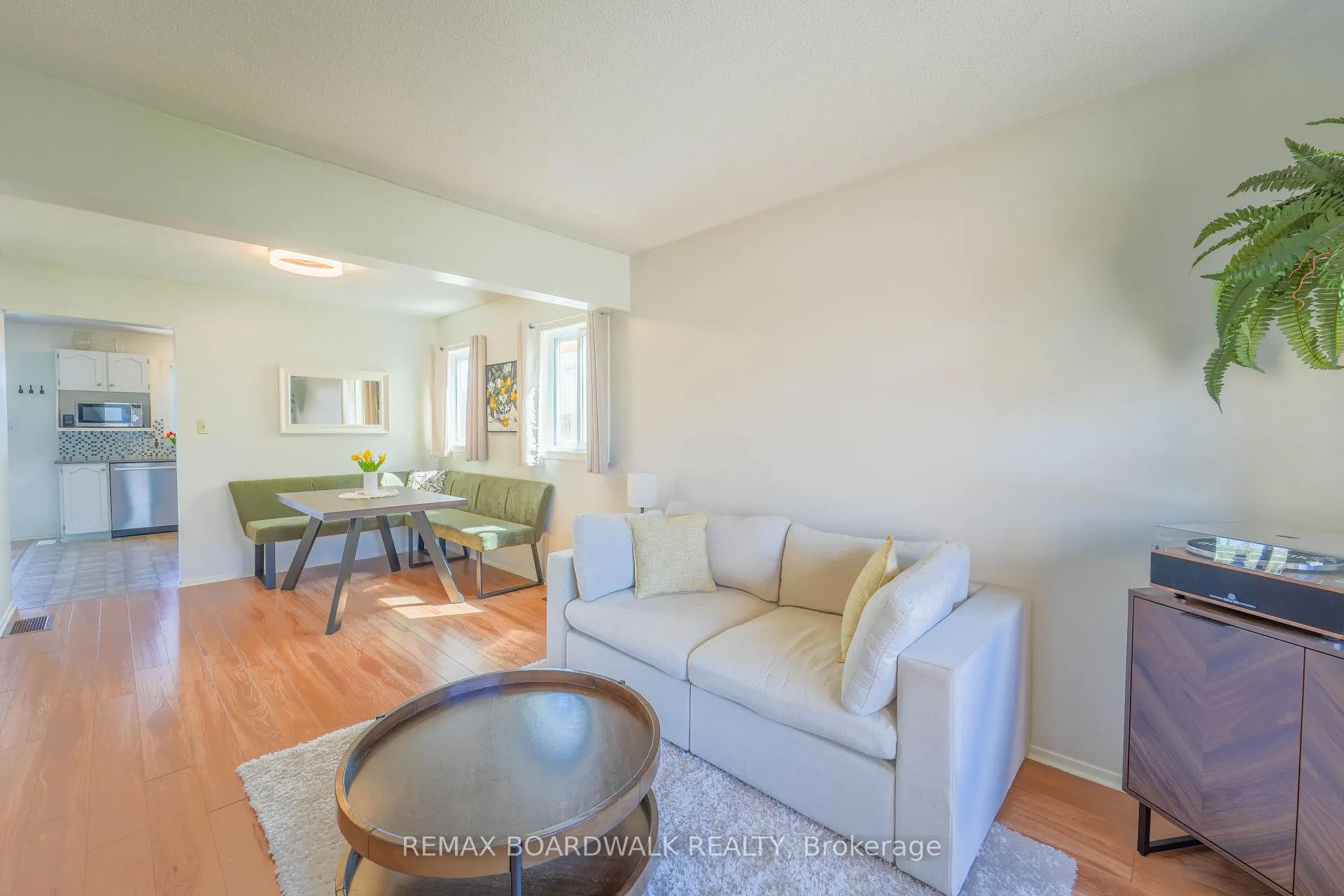 Photo 7 of 102 Seventh Avenue, Arnprior — HOMEH