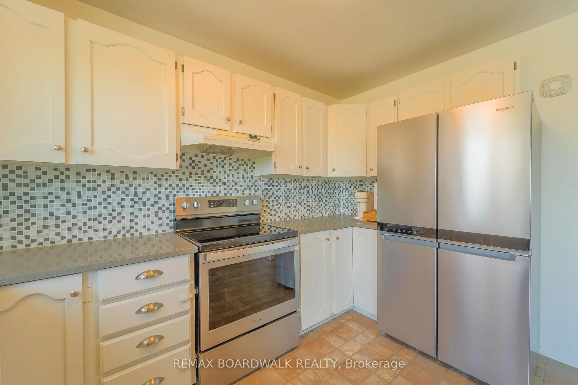 Photo 13 of 102 Seventh Avenue, Arnprior — HOMEH