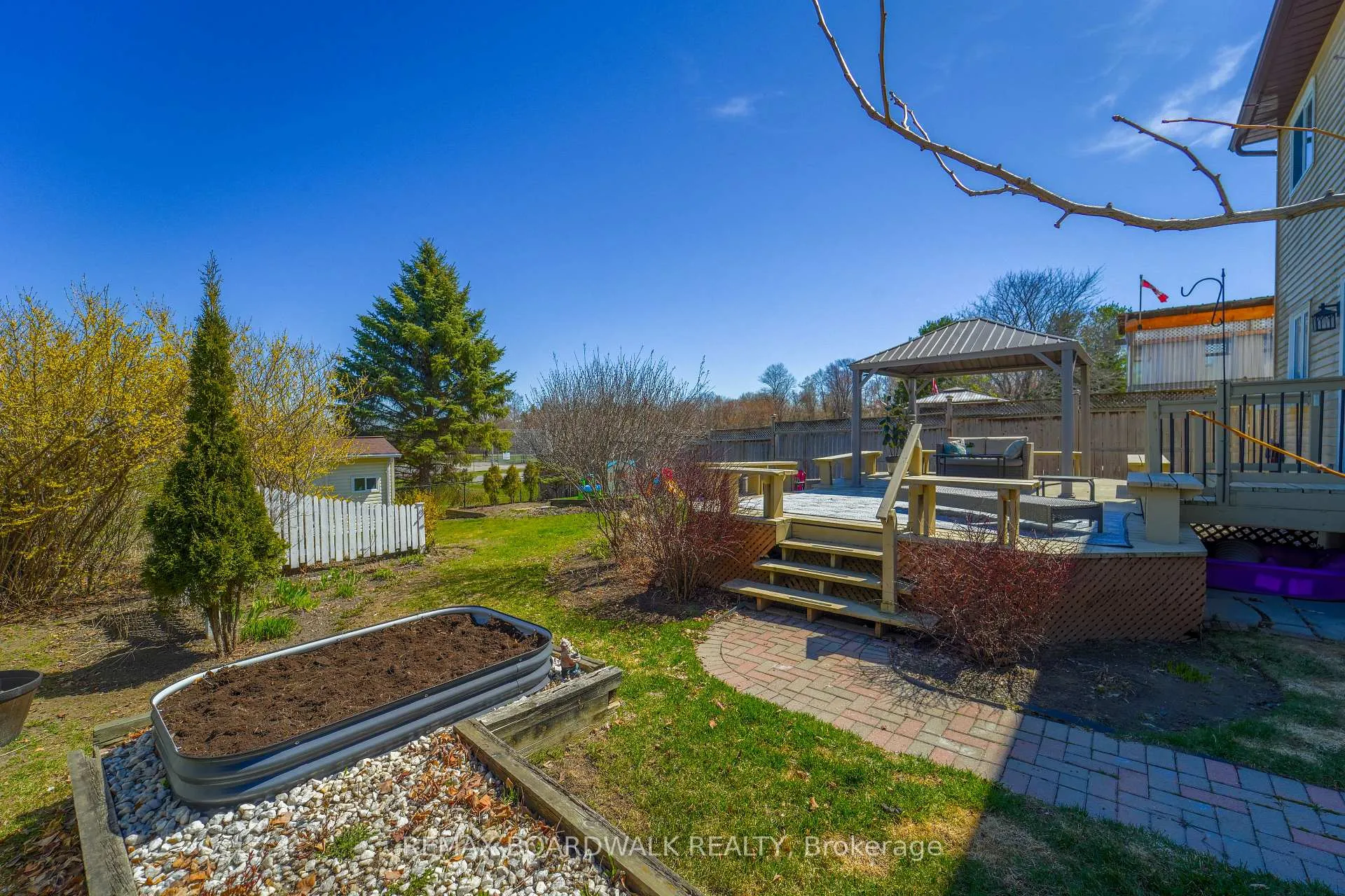 Photo 34 of 102 Seventh Avenue, Arnprior — HOMEH