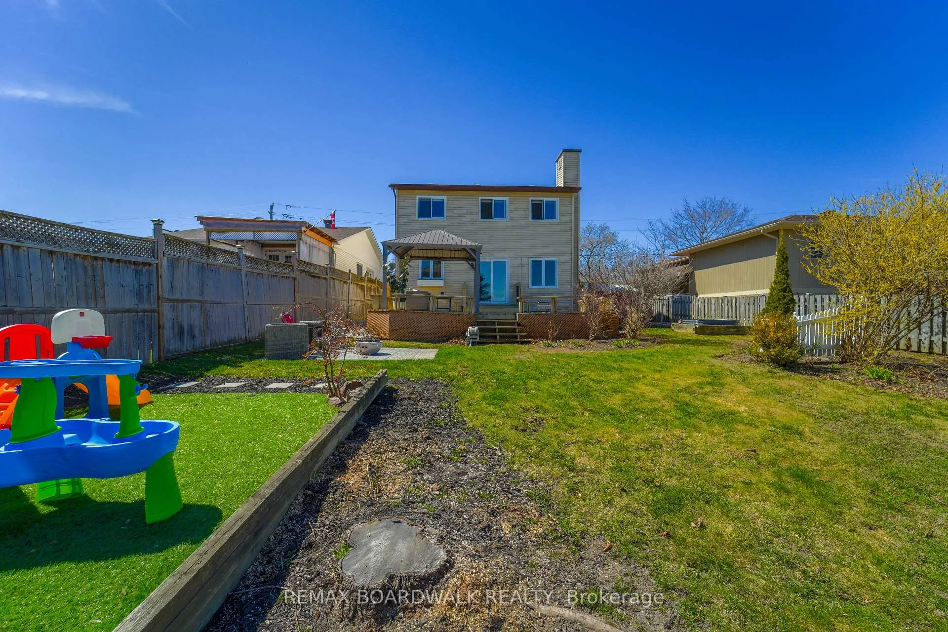Photo 35 of 102 Seventh Avenue, Arnprior — HOMEH