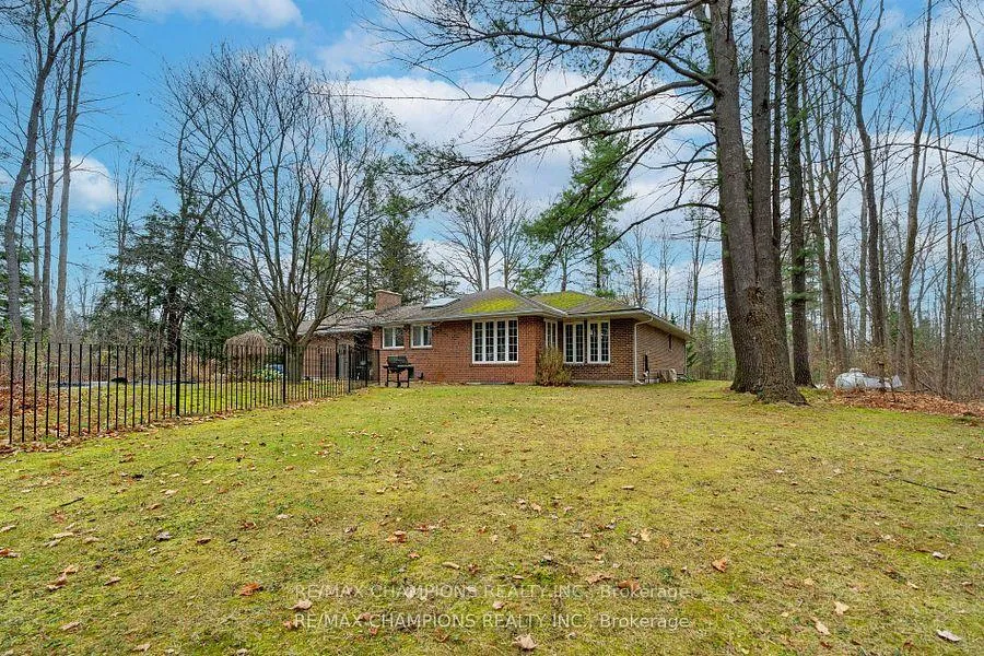 Photo 2 of 16548 7th Concession Road, King, Pottageville — HOMEH