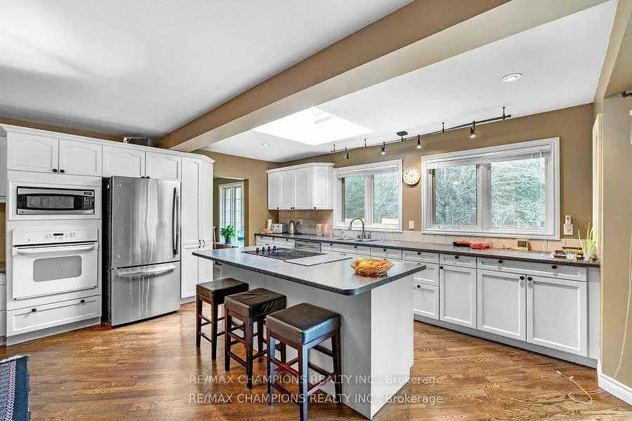 Photo 4 of 16548 7th Concession Road, King, Pottageville — HOMEH