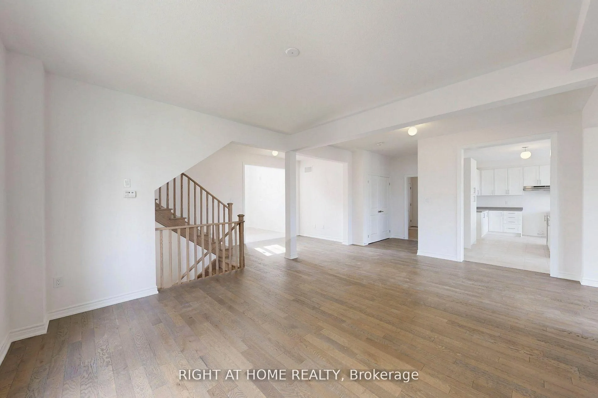Photo 4 of 260 Wilcox Drive, Clearview, Stayner — HOMEH