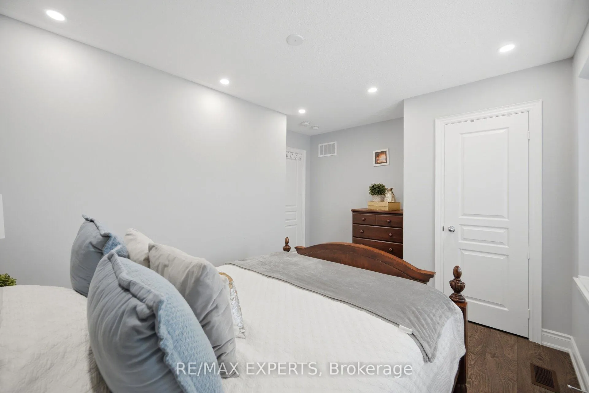 Photo 32 of 64 Holbrook Court, Milton, Ford — HOMEH